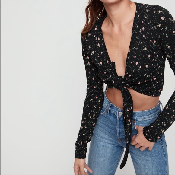 Aritizia Sunday Best wrap top - Picture 1 of 4